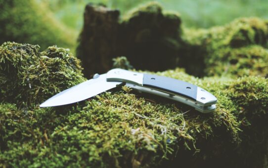 Den alsidige jagtkniv: Funktioner og anvendelser